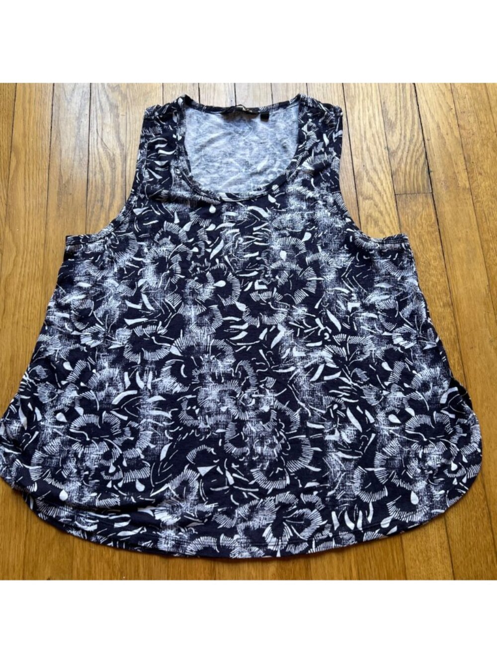 Athleta Size XL Navy Blue White Breezy Leaf Print Round Neck Racerback Tank Top - Picture 9 of 14